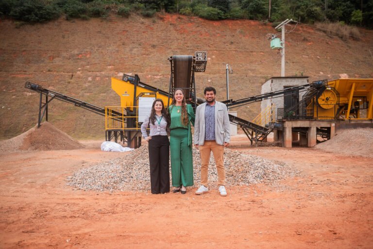 Leia mais sobre o artigo Maqpesa fornece britador para o CORSAB e apoia gestão sustentável de resíduos